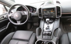 Dezinfekce klimatizace ve voze Porsche Cayenne interier